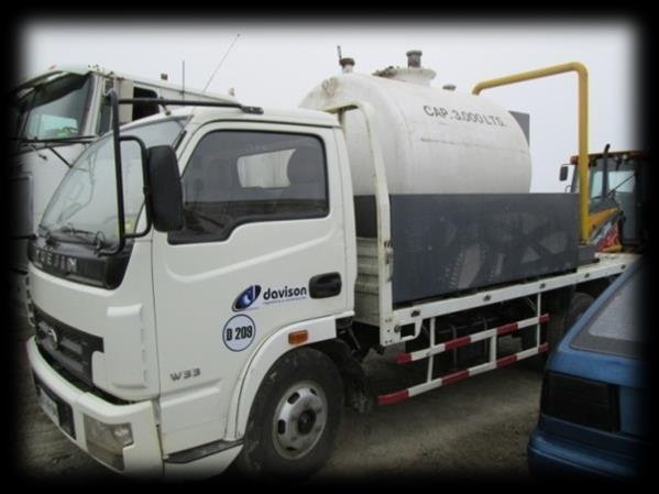 Camión de combustible de la empresa, fotografía del brochure